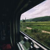 Cum călătorești confortabil cu copiii mici